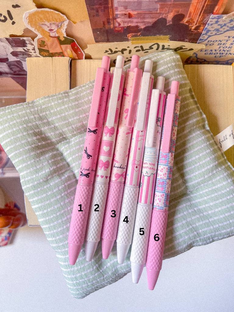 🎀​أقلام ببيونات حبر أسود