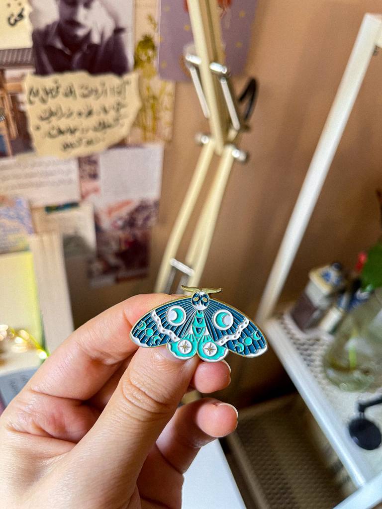 ​🦋​دبابيس فراشات بألوان جذابة