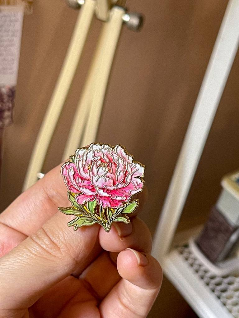 ​🌺​دبوس وردة الفاوانيا