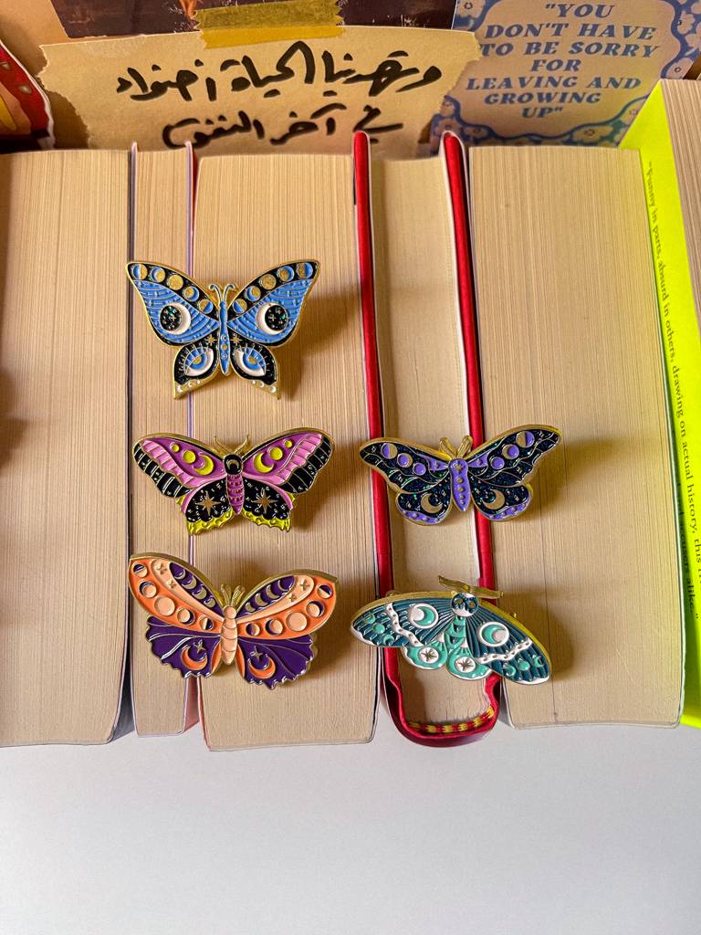 ​🦋​دبابيس فراشات بألوان جذابة