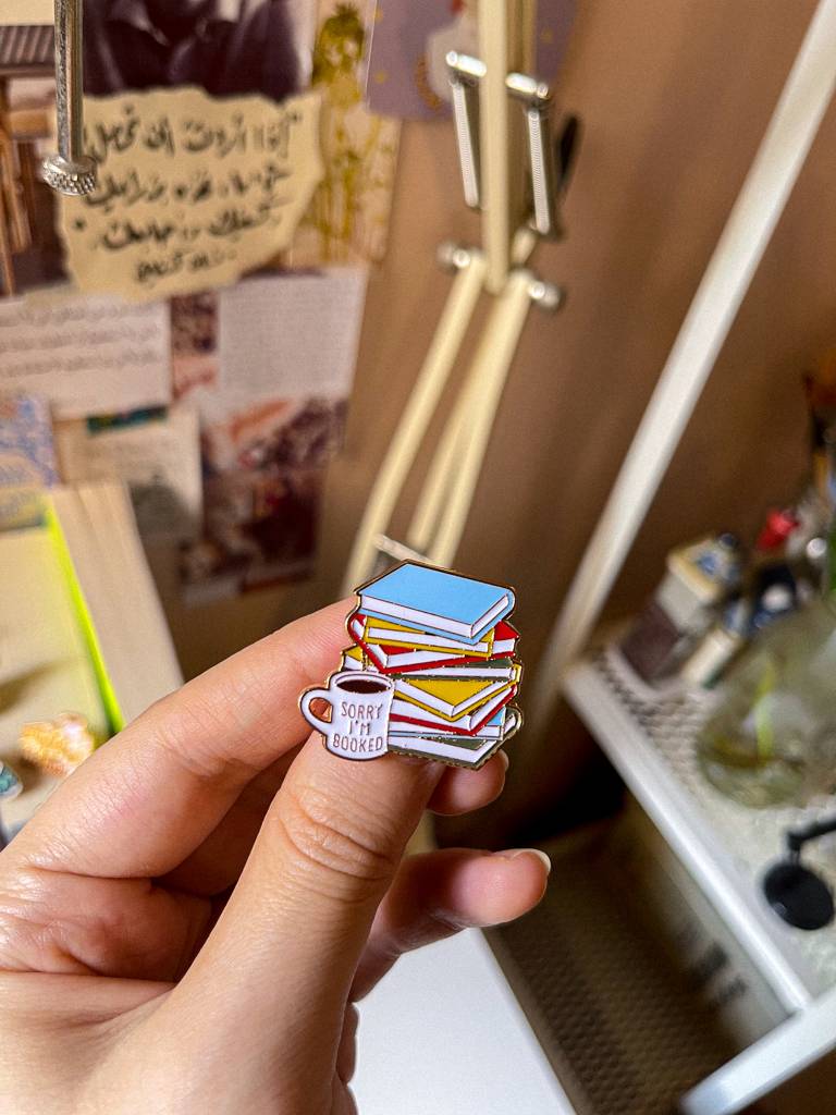 ​📚​sorry i'm booked دبوس
