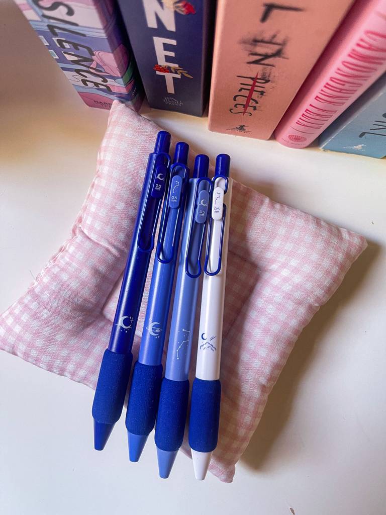 ​🌌​🌙​أقلام القمر حبر أسود