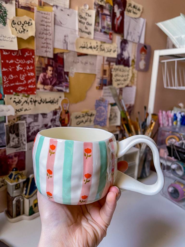 💖🌺كوب ورد هاندميد بتصميم غريب