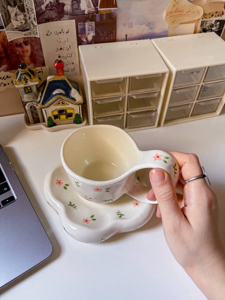 🌿🌸كوب ورد مع صحن منفوخ