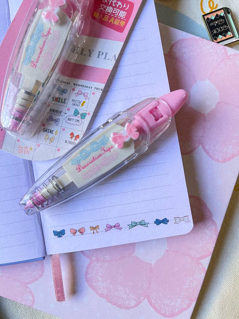 🎀لاصق تزيين على شكل رول برسومات مختلفة